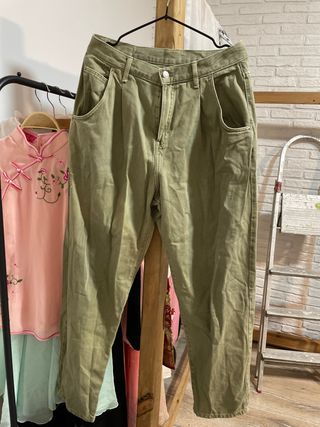Pantalones verdes de tiro alto