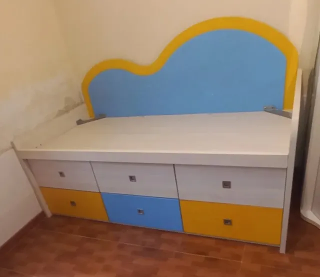 Cama infantil con cajones