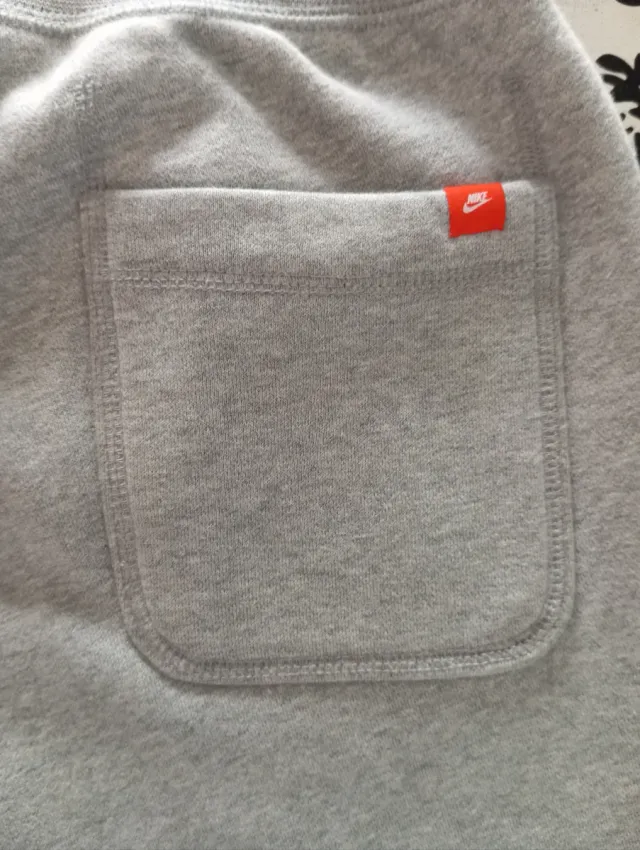 Pantalón Nike Gris