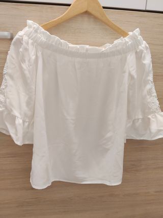 Blusa blanca hombros descubiertos