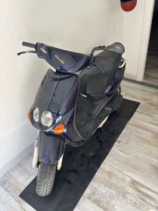Scooter Azul Oscuro