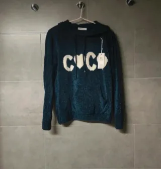 Sudadera con corazón azul y blanco