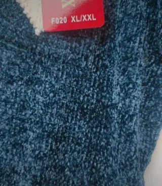 Sudadera con corazón azul y blanco