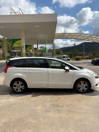 Peugeot 5008 2010