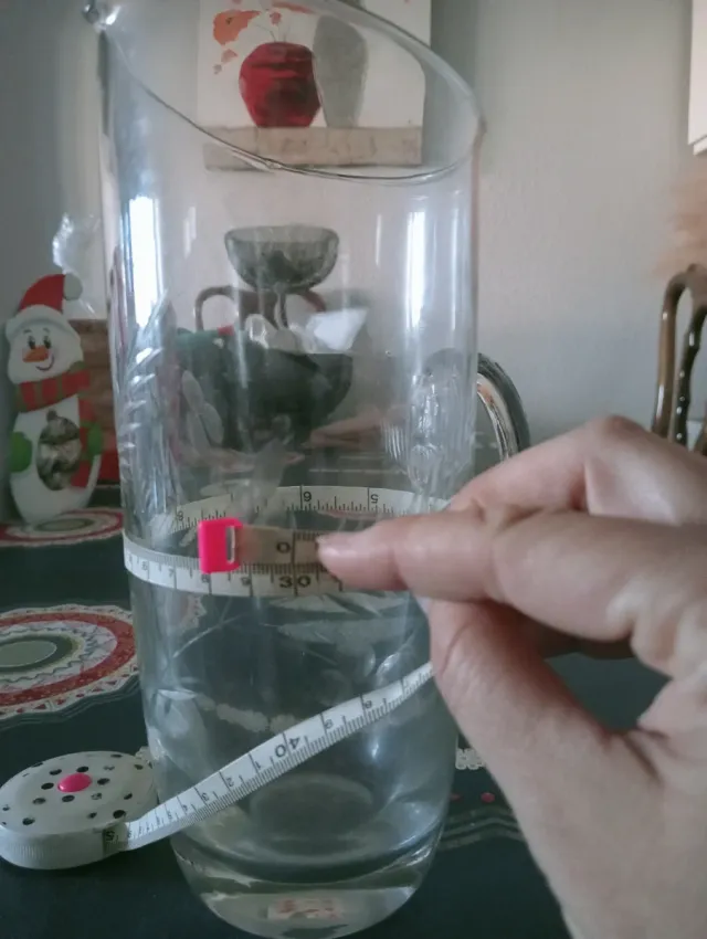 Jarra de agua antigua de cristal