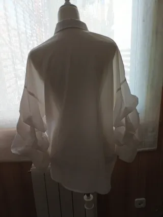 Blusa blanca manga abullonada