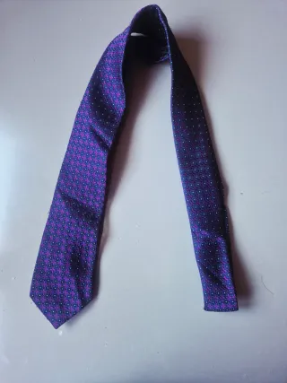 Corbata azul y morada con estampado