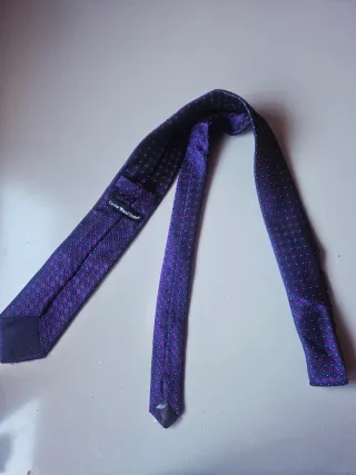 Corbata azul y morada con estampado