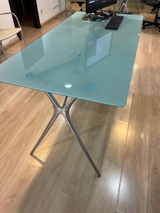 Mesas de oficina Actiu de cristal y metal
