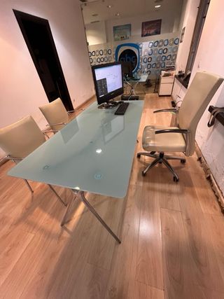Mesas de oficina Actiu de cristal y metal