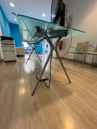 Mesas de oficina Actiu de cristal y metal