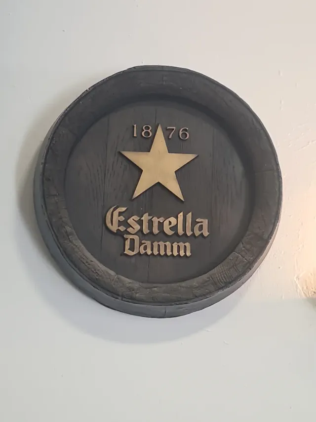 Cabeza de barril Estrella Damm 1876