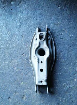 Brazo suspensión inferior trasero bmw serie 234162