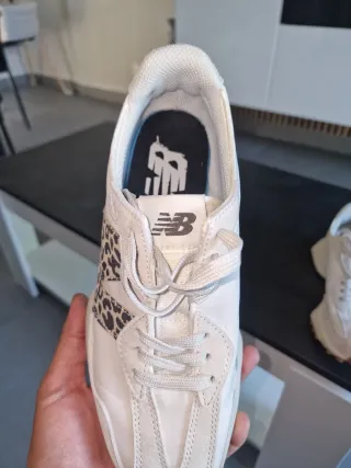 New Balance Mujer Beige y Blanco