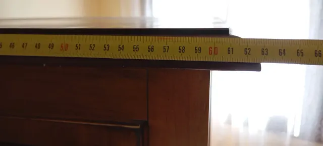 Mueble de madera marrón