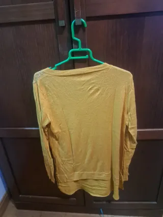 Jersey amarillo con pedrería