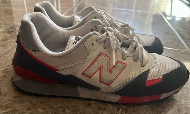 Tenis New Balance Gris y Rojo