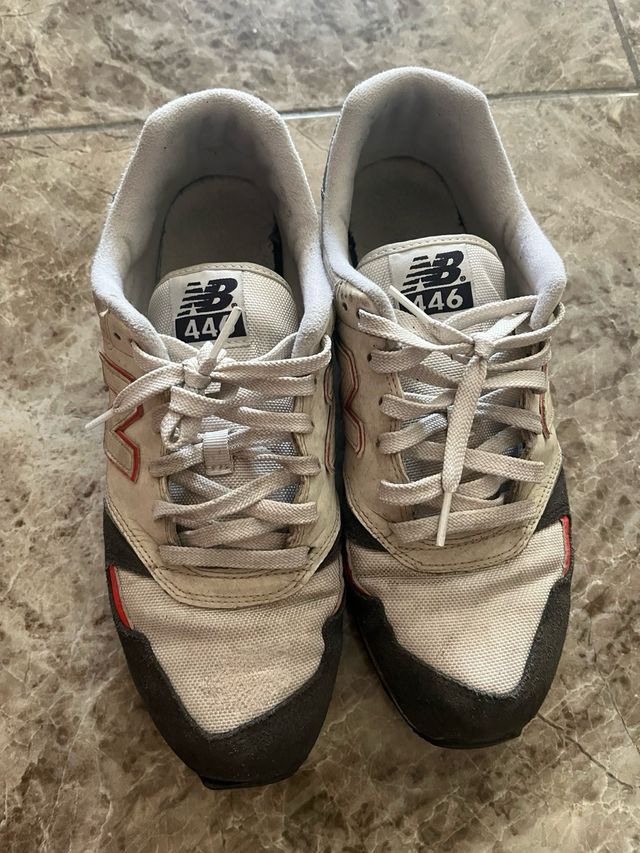 Tenis New Balance Gris y Rojo