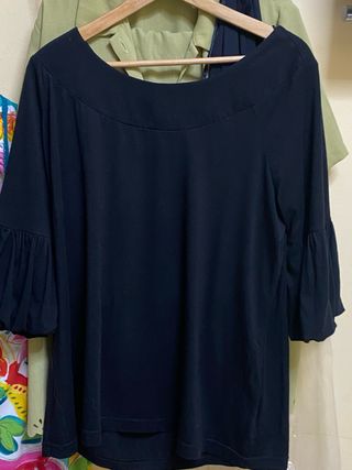 Blusa negra manga acampanada