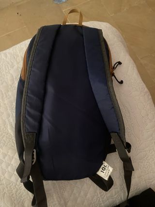 Mochila Quechua Azul y Negra