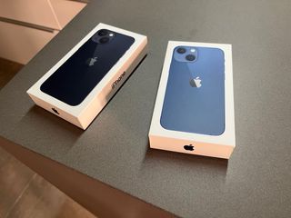 Custodie originali per iPhone 13 Mini nere e blu