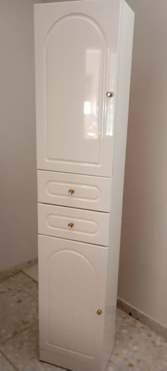 Mueble columna baño blanco