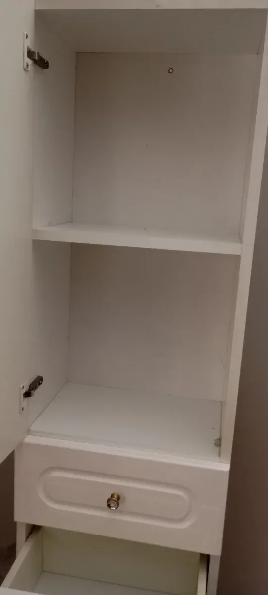 Mueble columna baño blanco