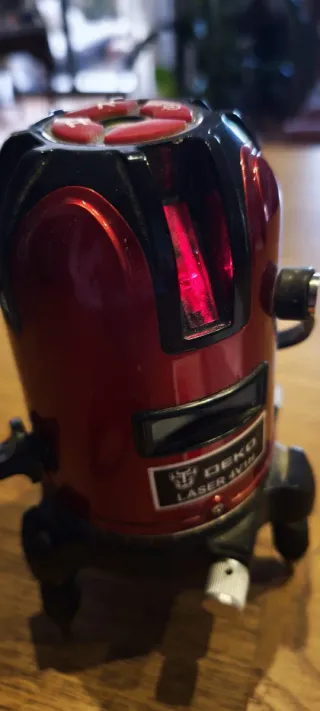 Nivel láser autonivelante