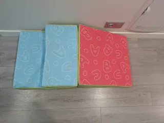Escalera y tobogán infantil de gomaespuma