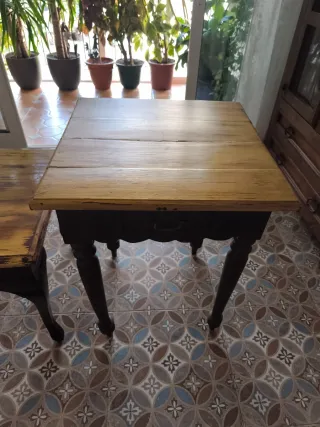 Mesas auxiliares de madera (2 unidades)