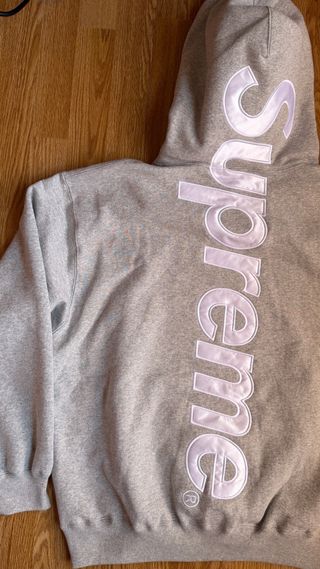 Supreme Sudadera Satin Applique FW25