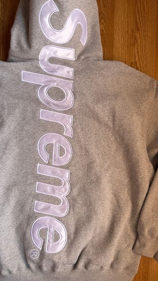 Supreme Sudadera Satin Applique FW25