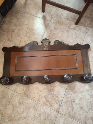Perchero de madera con 5 ganchos