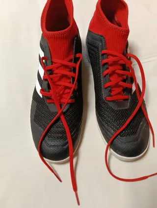 Zapatillas Adidas Negras y Rojas