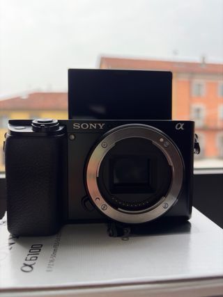 Sony Alpha 6100 +16‑55mm e 55‑210mm + accessori
