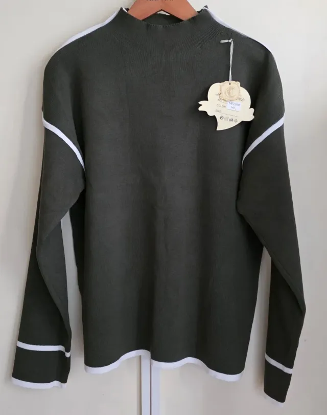 Conjunto traje pantalón de punto. Verde oliva