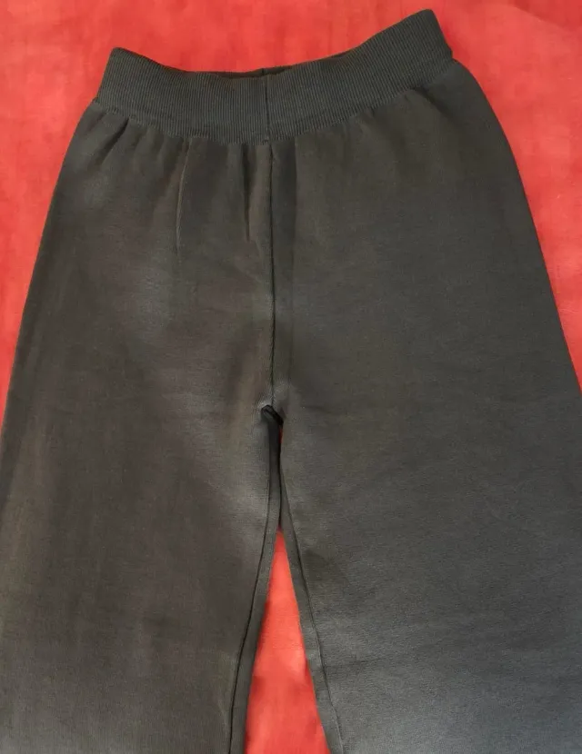 Conjunto traje pantalón de punto. Verde oliva