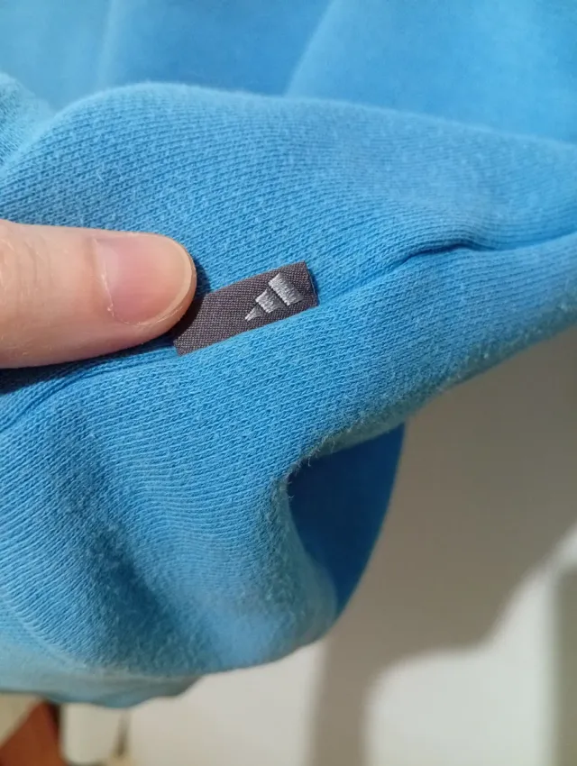 Felpa Adidas Vintage Blu
Logo S ricamato