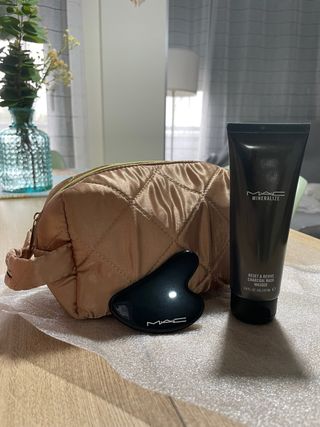 Neceser MAC + Mascarilla y Piedra Gua Sha
