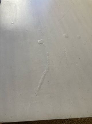 Mesa baja blanca de madera