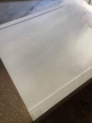 Mesa baja blanca de madera