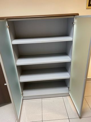 Mesa y modulo estantería de despacho
