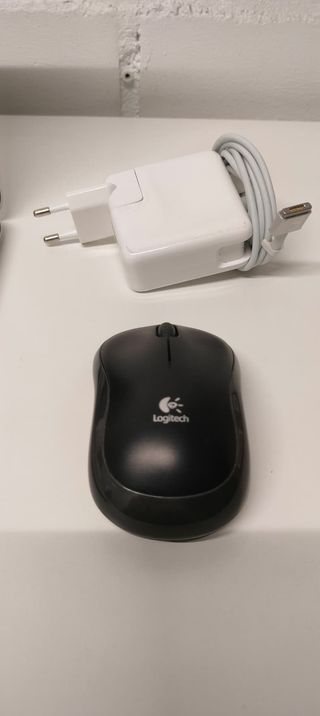 MacBook Air 2017 A1466 Plata + REGALOS