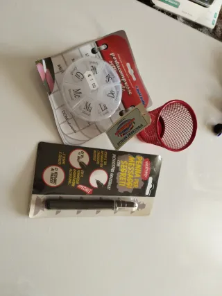 Mix oggetti: portapillole, penna segreta, portapen