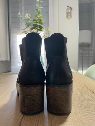 Botines negros de caña corta