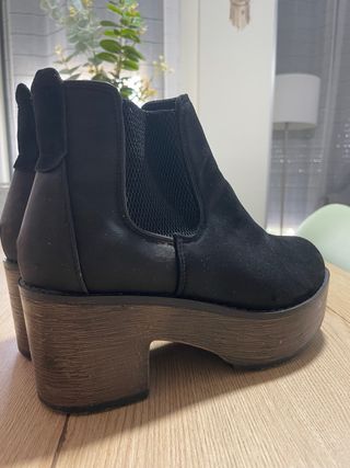 Botines negros de caña corta