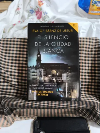 El silencio de la ciudad blanca: Trilogia de la...