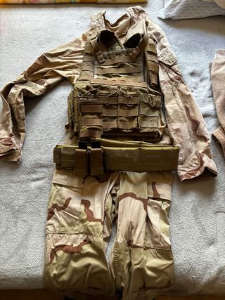 Traje militar camuflaje desierto