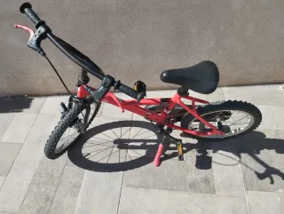 Bicicleta b'twin Hyper Hero Roja