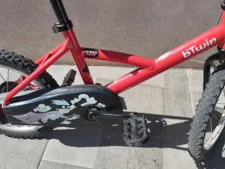 Bicicleta b'twin Hyper Hero Roja